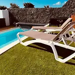 Villa Lovely Casa Suenos, Vista Lobos, Heated Pool X Snooker Table Playa Blanca (Lanzarote)